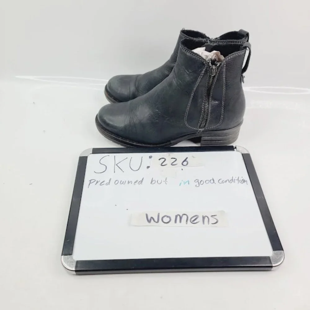Dromedaris Women's Black Kelyn Leather Side Zip Classic Ankle Moto Bootie Size 7